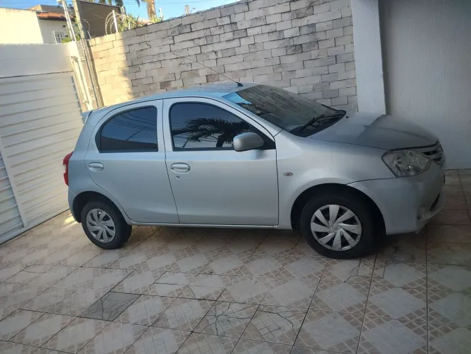 Toyota Etios X 1.3 Flex 16V 5P Mec. 2013
