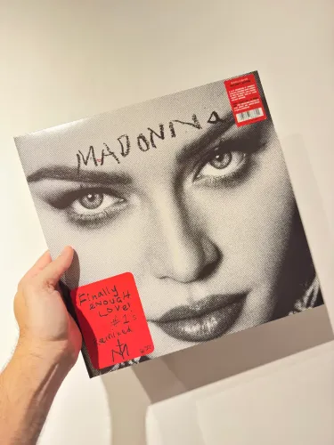 Madonna vinil duplo vermelho 