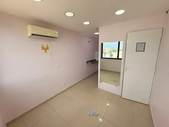 Sala Comercial no Centro de Campo Grande/RJ.