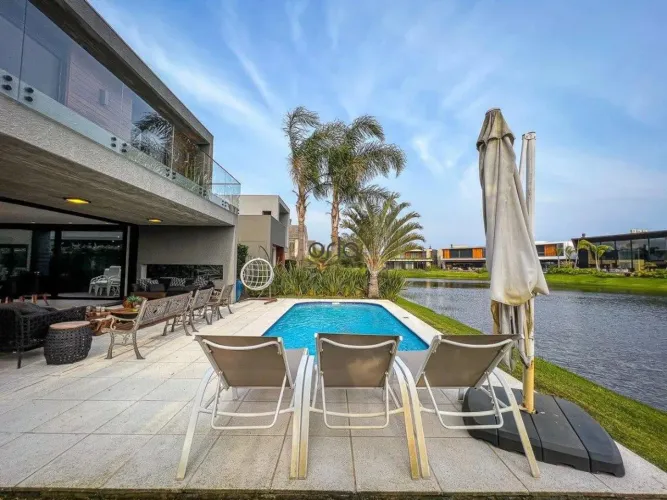 Casa beira lago com 5 suítes e piscina no Condomínio Enseada, Xangri-Lá REF: