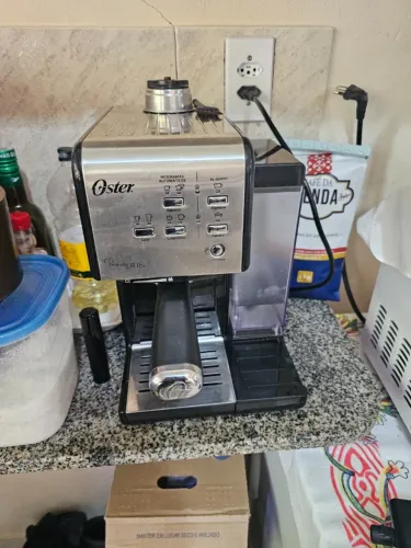 Cafeteira Oster PrimaLatte BVSTEM6701 - Excelente Estado | Faz Espresso e Cappuccino