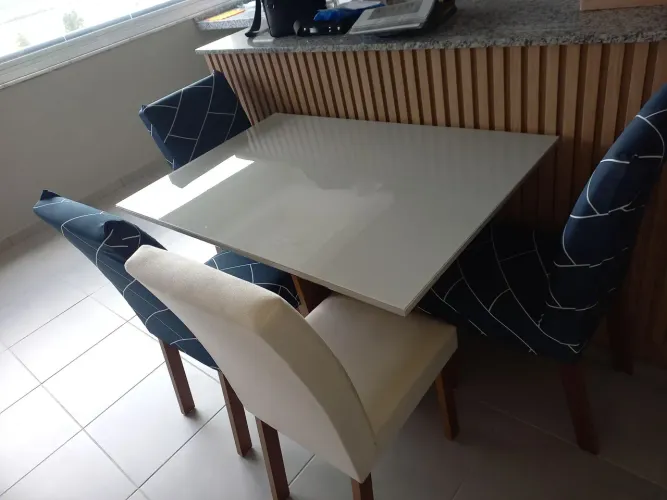 Mesa e Cadeiras
