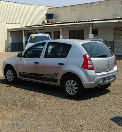 Renault Sandero Authentique Hi-flex 1.0 16V 5P 2012