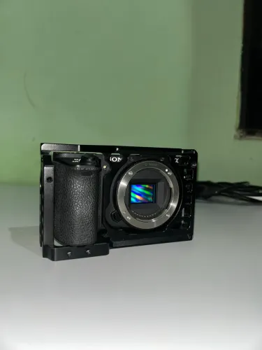 Sony A6500 + 3 baterias e carregador + Cage SmallRing