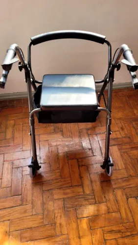 Cadeira de rodas andador