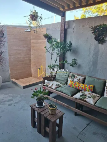 Casa Dúplex Reformada em Condomínio Fechado com Lazer e Natureza!