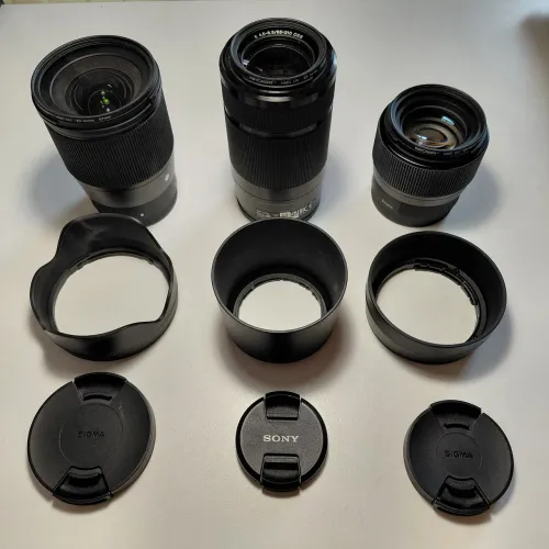 Trio lentes para Sony E (55-210mm, 16mm f1.4 e 56mm f1.4)