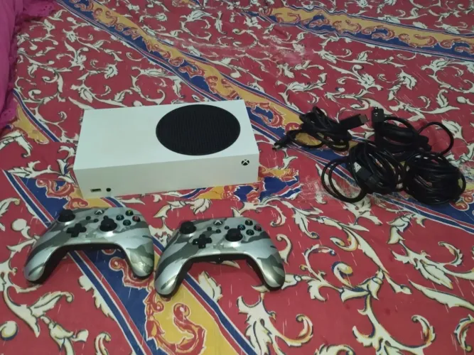 Xbox Series S seminovo em excelente estado (aceito ofertas e negocio o preço do console)