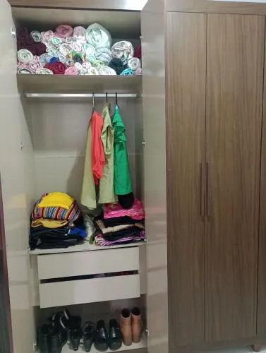 Vendo guarda Roupa 6 portas ,semi_novo.$1200,00