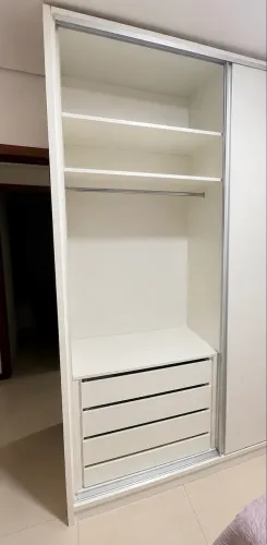 VENDO GUARDA-ROUPA MDF