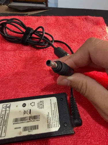 Fonte de Alimentação Samsung 40W 19V 2.1A Bivolt Modelo AD-4019F