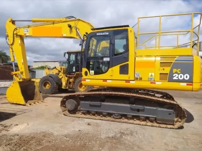 ENTRADA DE R$ 80 MIL - ESCAVADEIRA KOMATSU PC200 2019 - 9 MIL HORAS