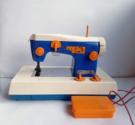 MAQUININHA DE COSTURAR ESTRELA VINTAGE ANOS 80