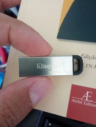 Pendrive Kingston DataTraveler Kyson 128GB USB 3.2 Gen 1 Metálico Alta Velocidade