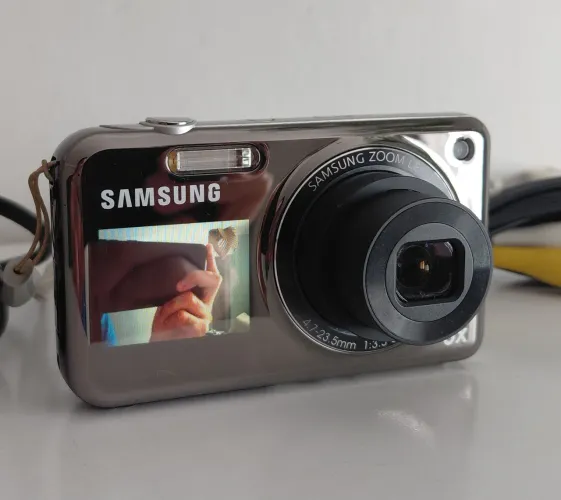 Camera digital Samsung PL120 - 14.1MP Com tela de Selfie!!!