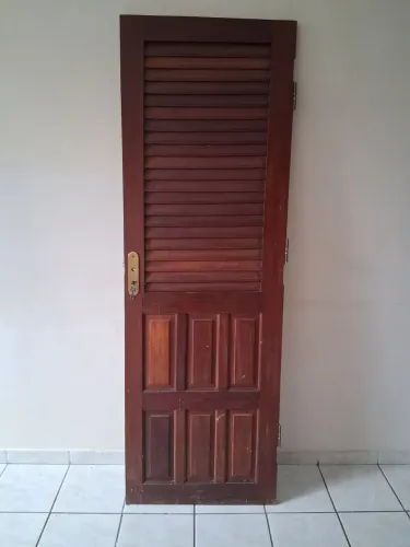 Porta de madeira Timborana