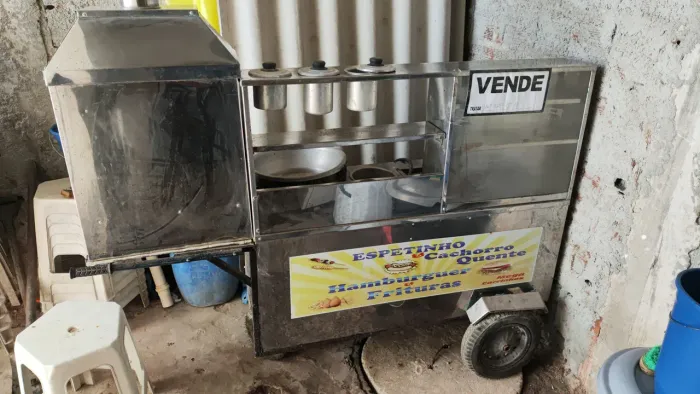 Vendo uma carroça de cachorro quente grande , pronto pra uso. 