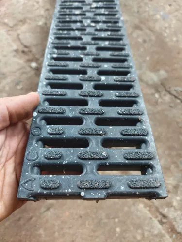 Grelha linear de plástico 