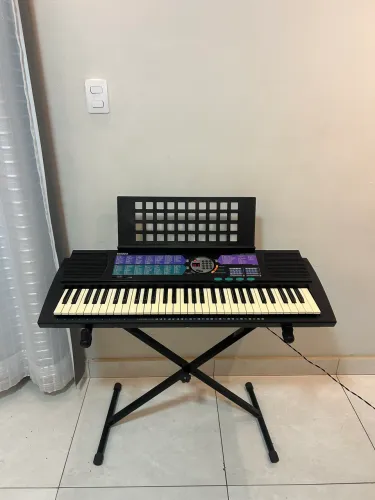 Teclado Musical Yamaha PSR Series 185 - Usado