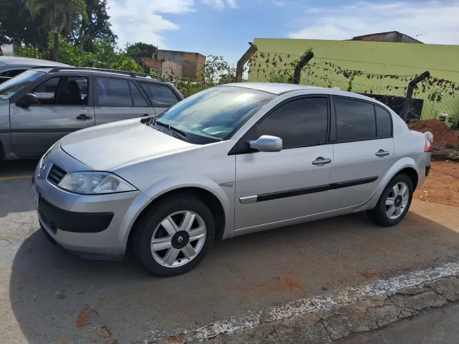 Renault Megane Sedan Dynamique 2.0 16V Aut. 2009