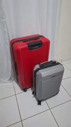 Mala Grande Vermelha e Mala Pequena Cinza