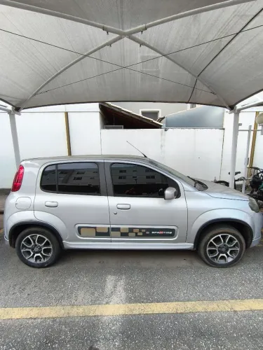 Fiat Uno Sporting 1.4 EVO Fire Flex 8V 4P 2012