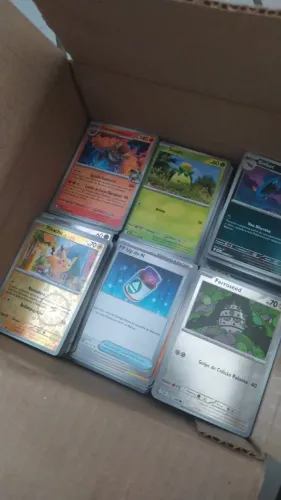 Lote com 200 cartas pokemon