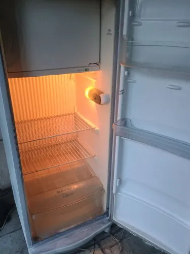Vendo uma geladeira em perfeito estado