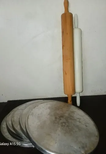 Bandejas + rolos de massa para pizzas