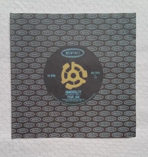 Encarte frontal do CD Pearl Jam - Immortality