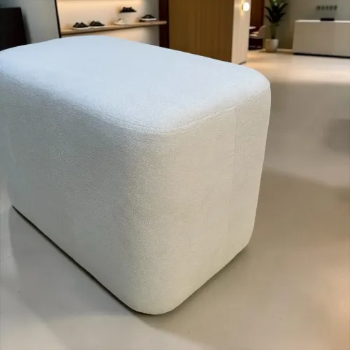 Puff Orgânico em Bouclé | Compacto, Moderno e Sofisticado