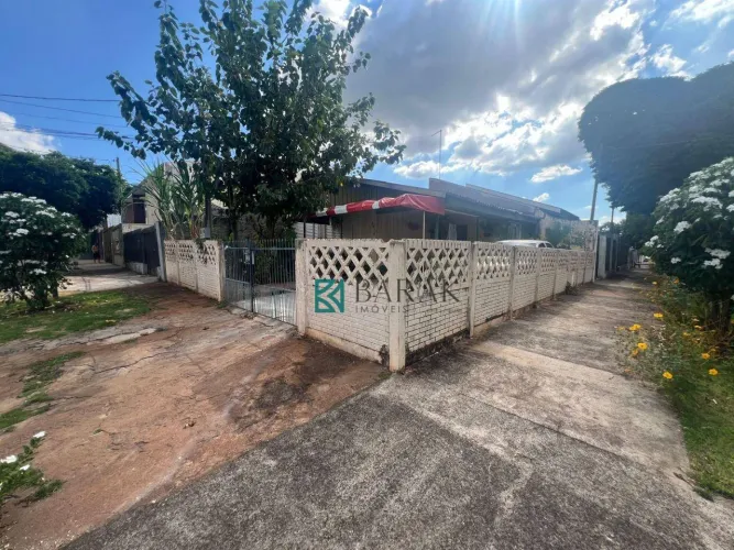 Duas Casas à venda com total de 143m² em um terreno de 250m² por R$ 300.000 - Jardim Alvor