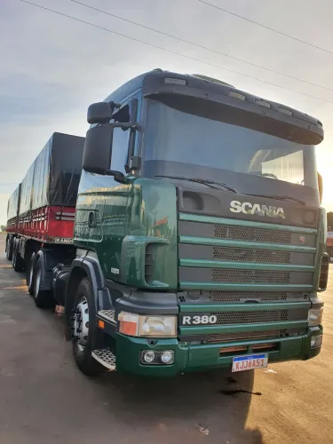 Vende-se Scania R380 todo original motor trocado as bronzinas recentes,caixa revisada ,dif
