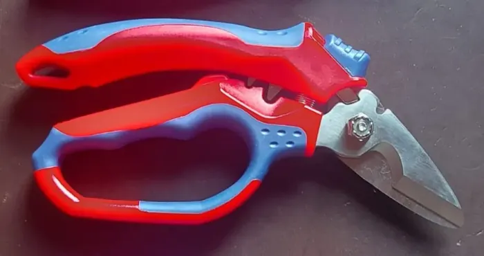 KNIPEX - Tesoura Angular Eletricista - Aço Inox - Mod. 95 05 20 US , Azul e Vermelha.