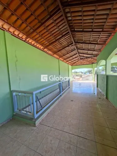 Sobrado à venda em Pirapora-MG com 4 quarto(s), 1 suíte e 2 vaga(s)