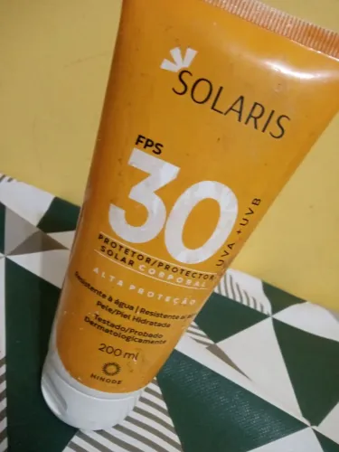 Protetor solar fator de proteção 30 tecnologia 200 ml vermelho feminino