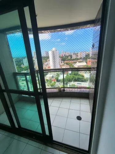 Apartamento 2 Quartos (1 Suíte) com Varanda no Espinheiro - Ed. Saint James