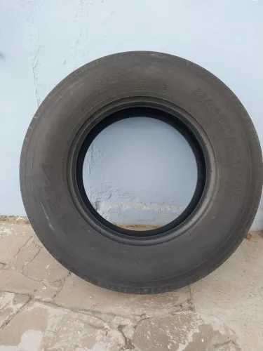 Pneu caminhão 235/75R17,5