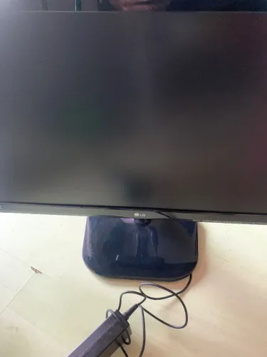 1 Monitor LG 24 Pol e 1 TV Monitor 24 pol com defeito na tela ambos