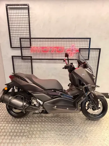 Xmax 300 apenas mil km
