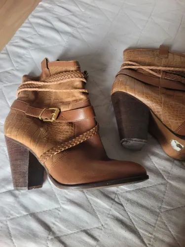 Bota arezzo