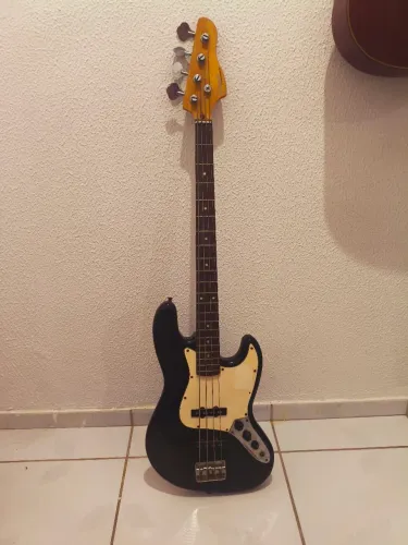Baixo Gianini gb-100