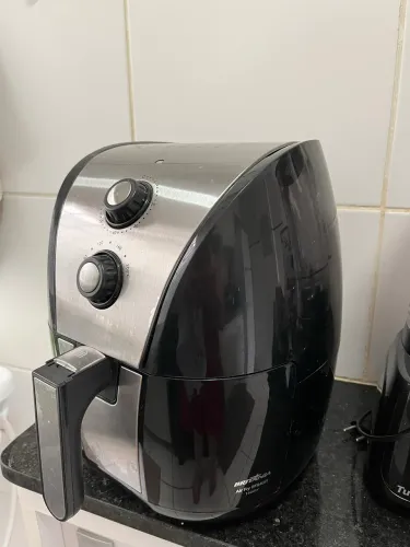 Air Fryer Britânia 4 litros.