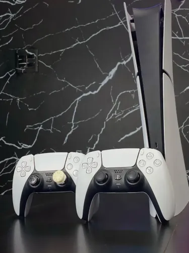 PLAYSTATION 5 SLIM MIDIA DIGITAL/ SSD 825GB/ 2 CONTROLES