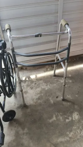 Cadeira de rodas, cadeira de banho anda já , par moletas