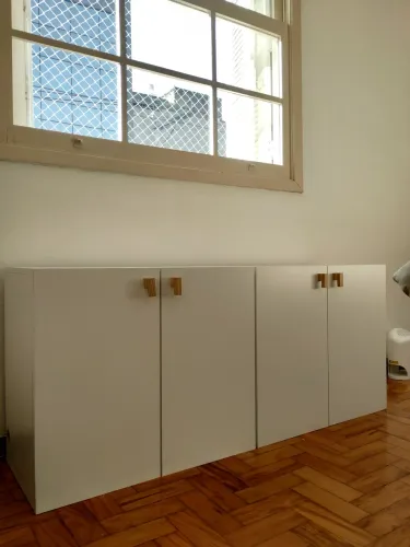 Armário multiuso quatro portas