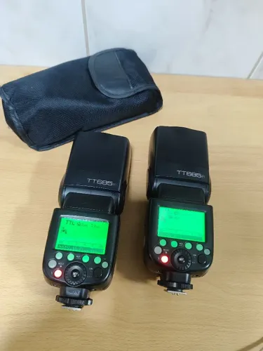 Dois Flash GODOX TT685f para Fuji