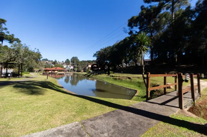 Terreno 2.427 m² em Condomínio Fechado - frente ao Lago - perto de Curitiba - PR