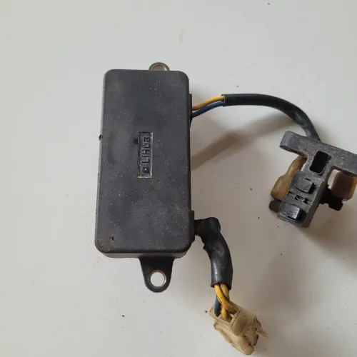 Vende se um AVR regulador de tençao gerador 5. Kva 240 volv