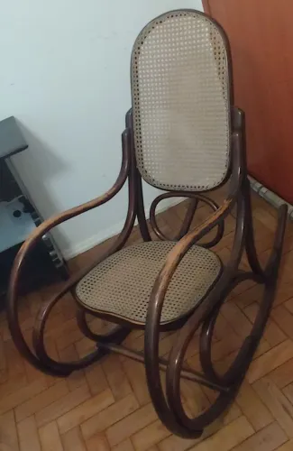Cadeira de Balanço thonet madeira maciça 